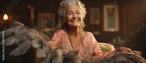 Gelassene Schönheit: Ältere Frau mit himmlischen Flügeln