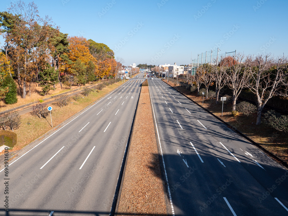 つくば市の片側三車線の大きな道路 Stock Photo | Adobe Stock