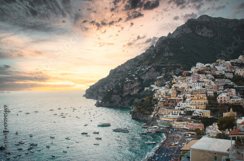 Blick auf Positano an der Amalfiküste, Italien