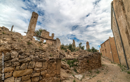 Ruines du vieux village de Corbera de Ebro, Catalogne, Espagne, détruit lors de la guerre civile photo