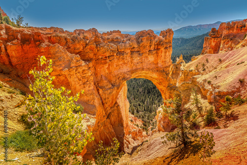 Natural arch on a sunny day in the Bryce Canyon National Park
