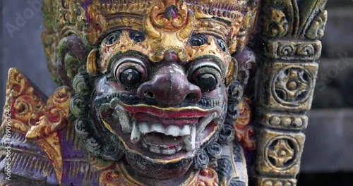 Wallpaper Mural Statues in Tanah Lot temple in Bali, Indonesia Torontodigital.ca