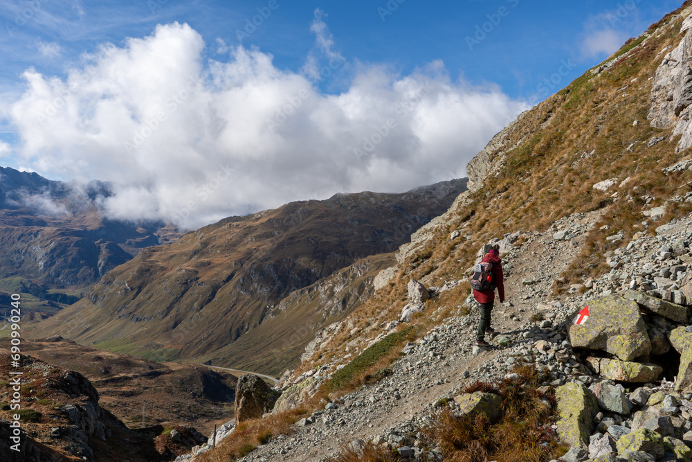 Wander in den Bergen in Graubünden, Schweiz
