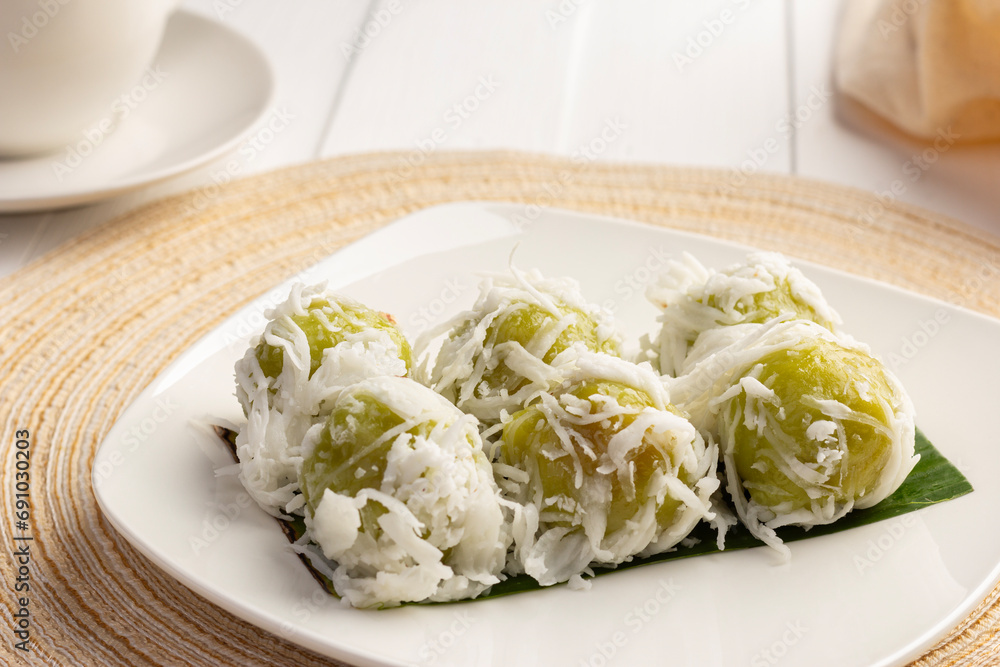 Coconut Ball (Thai Traditional Dessert) - Ka Nom Tom Coconut Ball (Thai Traditional Dessert) - Ka Nom Tom