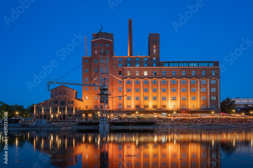Obraz na płótnie Evening View of the so called Innenhafen of Duisburg, Germany w salonie