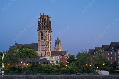 Obraz na płótnie Cityscape of Duisburg at Dusk, View of Old Town and Salvator Church. w salonie