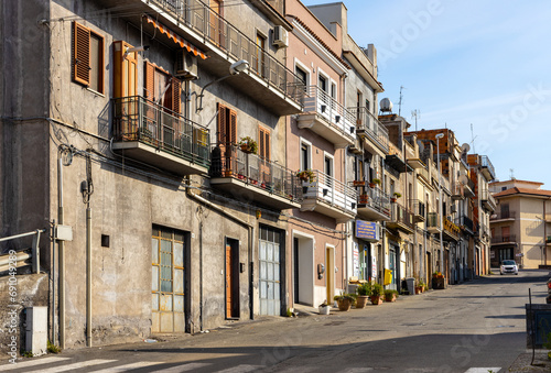 фотографія Cityscape at Via Lombardo street of Bronte town over Simeto river valley on west