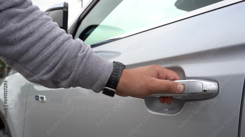 the driver opens the car without key access the driver opens the car without key access