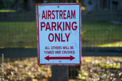 air-stream only parking sign