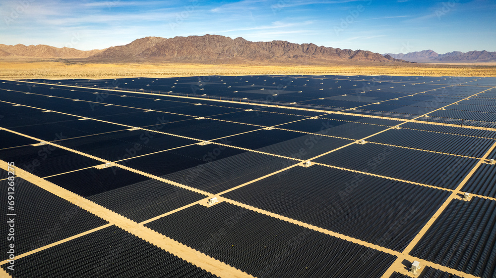 Aerial view of solar power plant in the desert - obrazy, fototapety, plakaty 