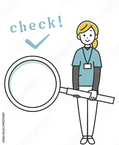 虫眼鏡を持った女性医療スタッフ