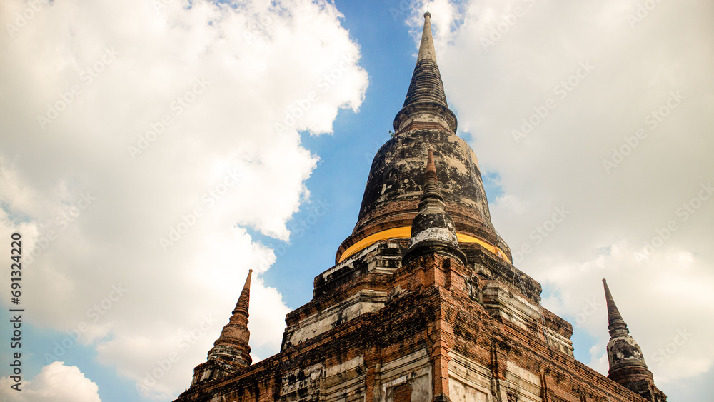 Fototapeta premium The Pagoda and Buddha Status at Wat Yai Chaimongkol, Ayutthaya, Thailand