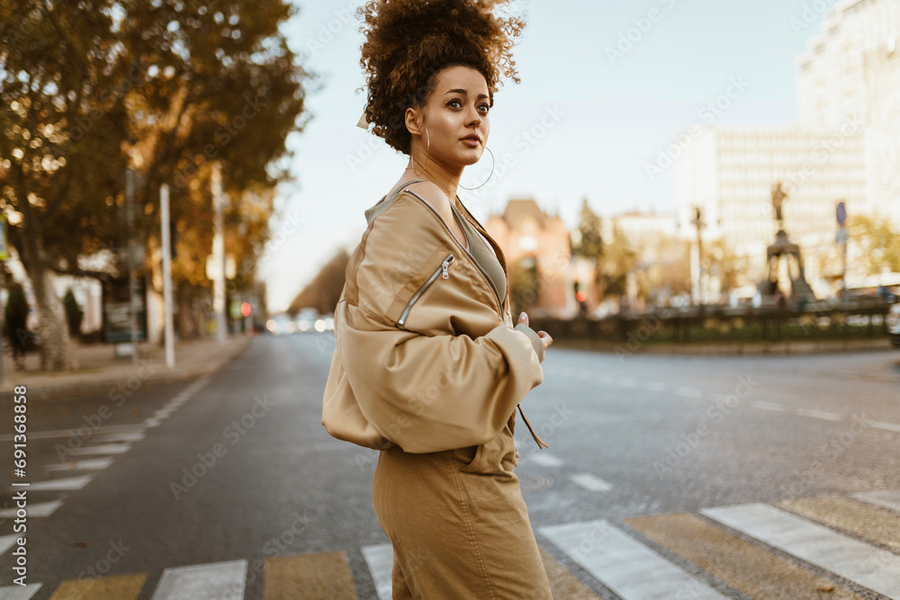 © Westend61 - Fashionable woman crossing street in city © Westend61 - Fashionable woman crossing street in city