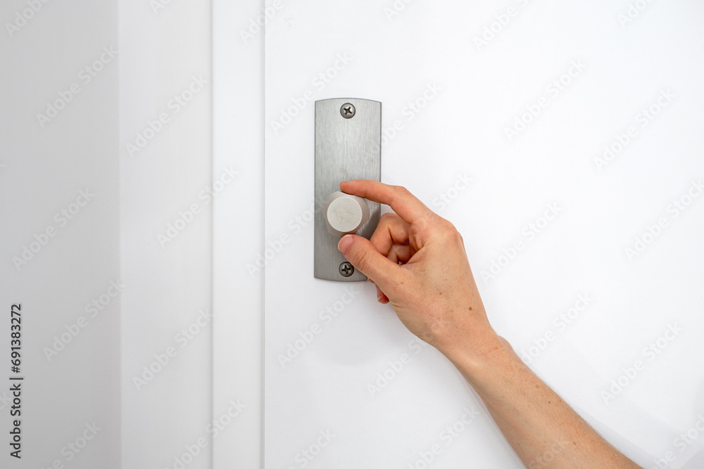 Naklejka premium Female hand turn mechanical latch on front door