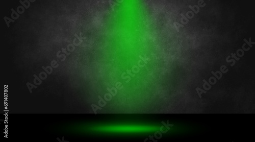 壁にスポットライトが当たっている部屋/光/照明/展示/ステージ/壁/床/インテリア/煙/ライン照明/緑 © HEIZY GRAPHIX