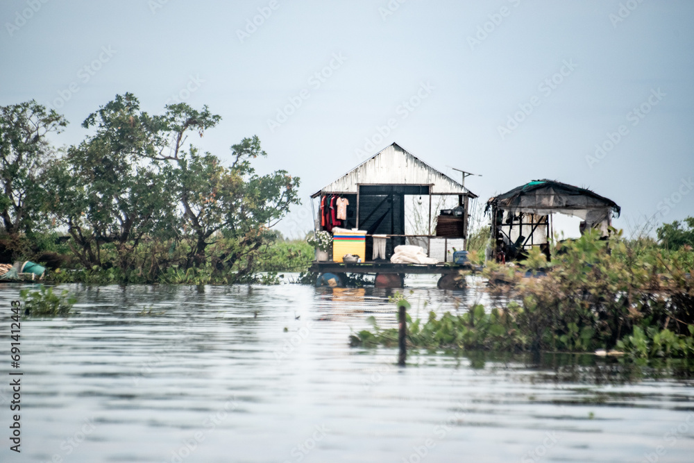 Maison isolée sur le Tonlé Sap
