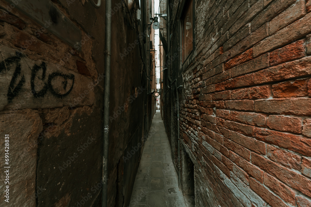 Enchanting Venice: A Visual Symphony of Canals, Architecture, and Timeless Elegance