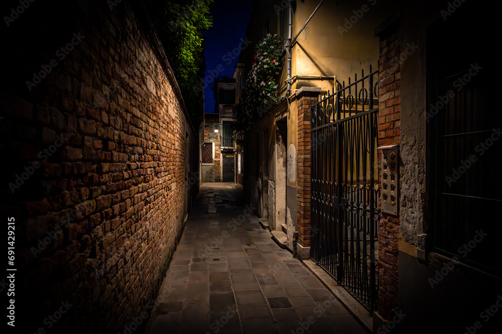 Enchanting Venice: A Visual Symphony of Canals, Architecture, and Timeless Elegance