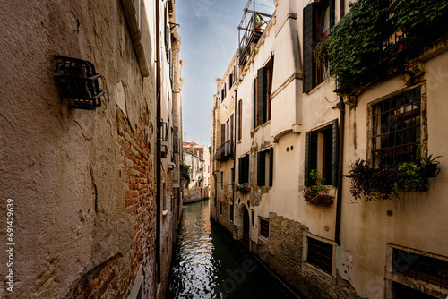 Obraz na płótnie Enchanting Venice: A Visual Symphony of Canals, Architecture, and Timeless Elegance w salonie