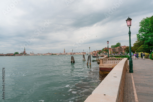Obraz na płótnie Enchanting Venice: A Visual Symphony of Canals, Architecture, and Timeless Elegance w salonie