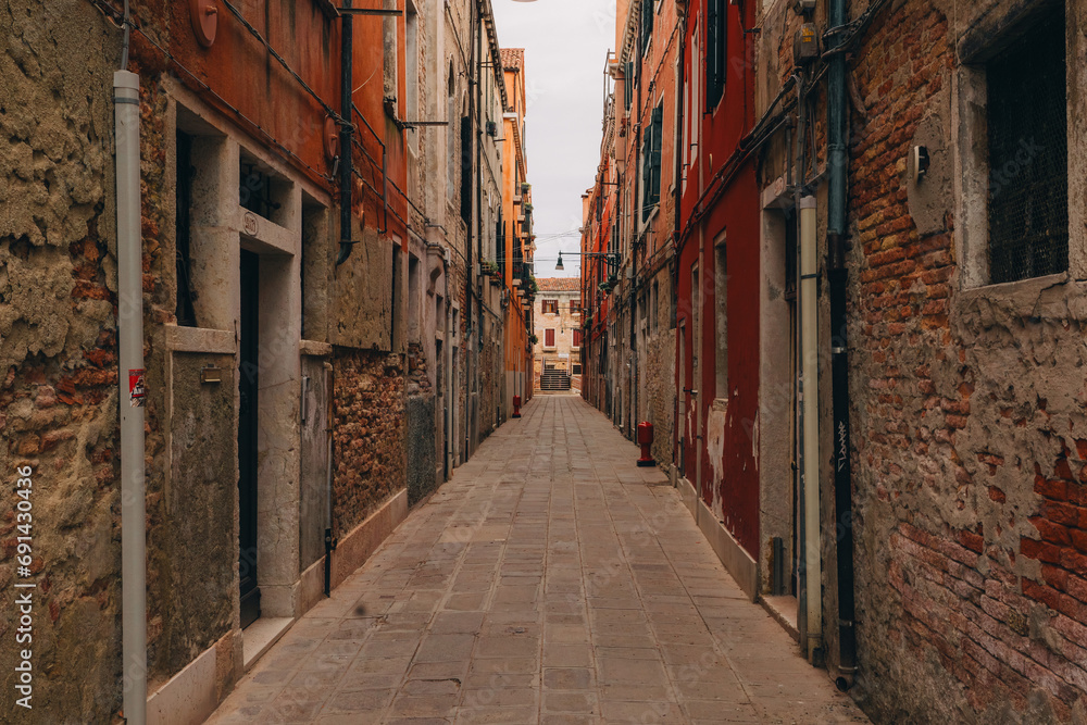 Enchanting Venice: A Visual Symphony of Canals, Architecture, and Timeless Elegance