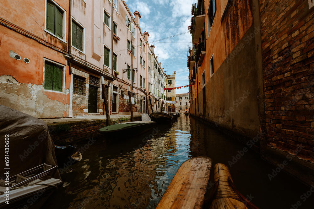 Enchanting Venice: A Visual Symphony of Canals, Architecture, and Timeless Elegance