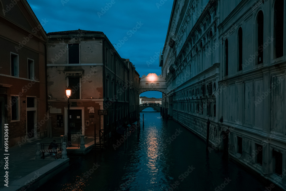 Enchanting Venice: A Visual Symphony of Canals, Architecture, and Timeless Elegance