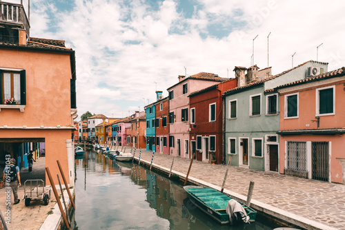 Obraz na płótnie Enchanting Venice: A Visual Symphony of Canals, Architecture, and Timeless Elegance w salonie