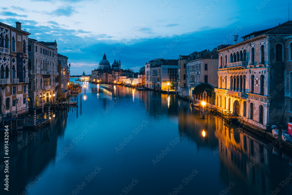 Enchanting Venice: A Visual Symphony of Canals, Architecture, and Timeless Elegance