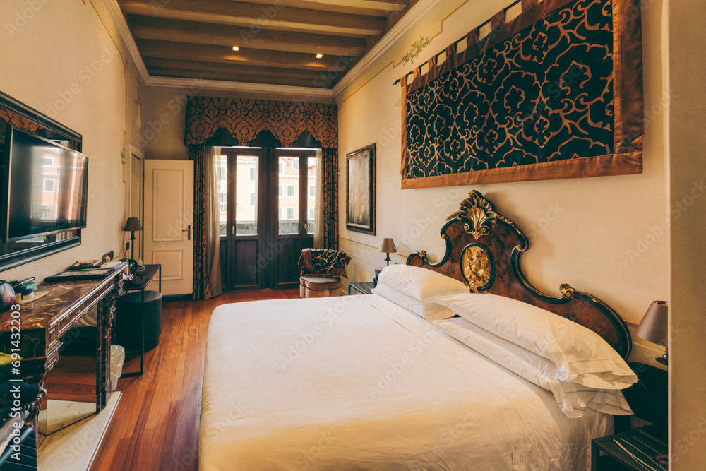 Enchanting Venice: A Visual Symphony of Canals, Architecture, and Timeless Elegance