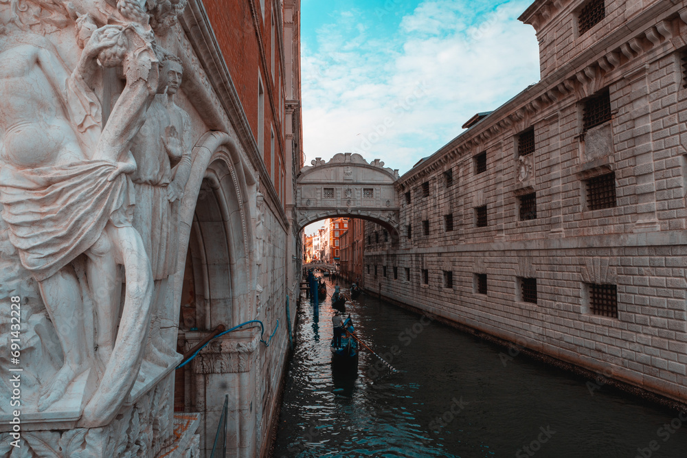 Enchanting Venice: A Visual Symphony of Canals, Architecture, and Timeless Elegance