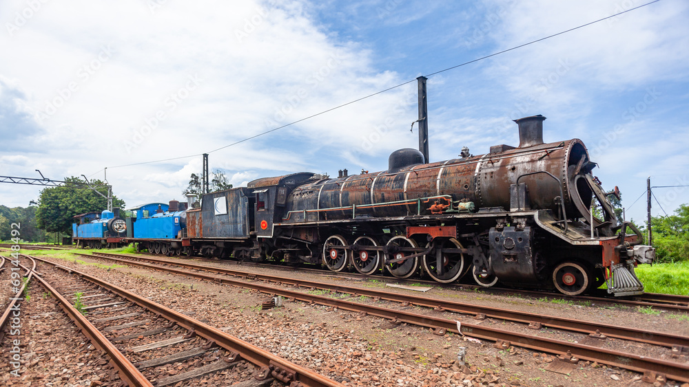 Obraz premium Steam Train Locomotive Engine History Grave Yard