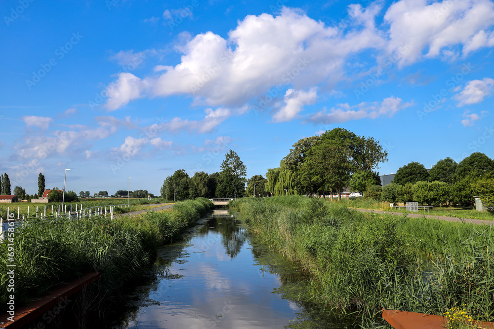 Pastures with farms and roads in the future Fifth Village of the Zuidplaspolder of the municipality of Zuidplas Pastures with farms and roads in the future Fifth Village of the Zuidplaspolder of the municipality of Zuidplas
