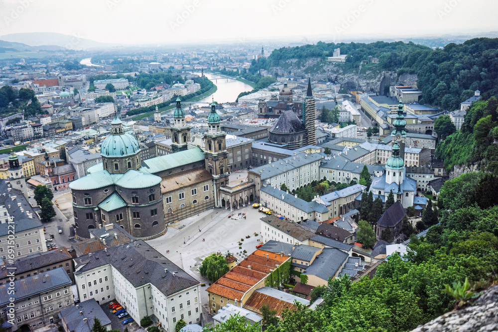 Obraz premium Cityscape view at Salzburg in Austria