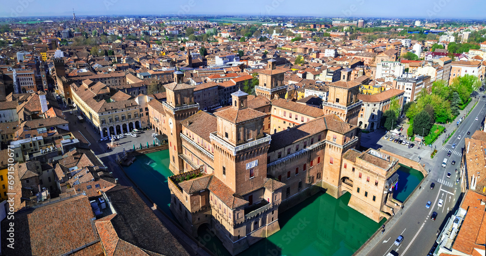 Ταπετσαρία Aerial View of Castello Estense in Ferrara: Medieval Moated Castle and Renaissan