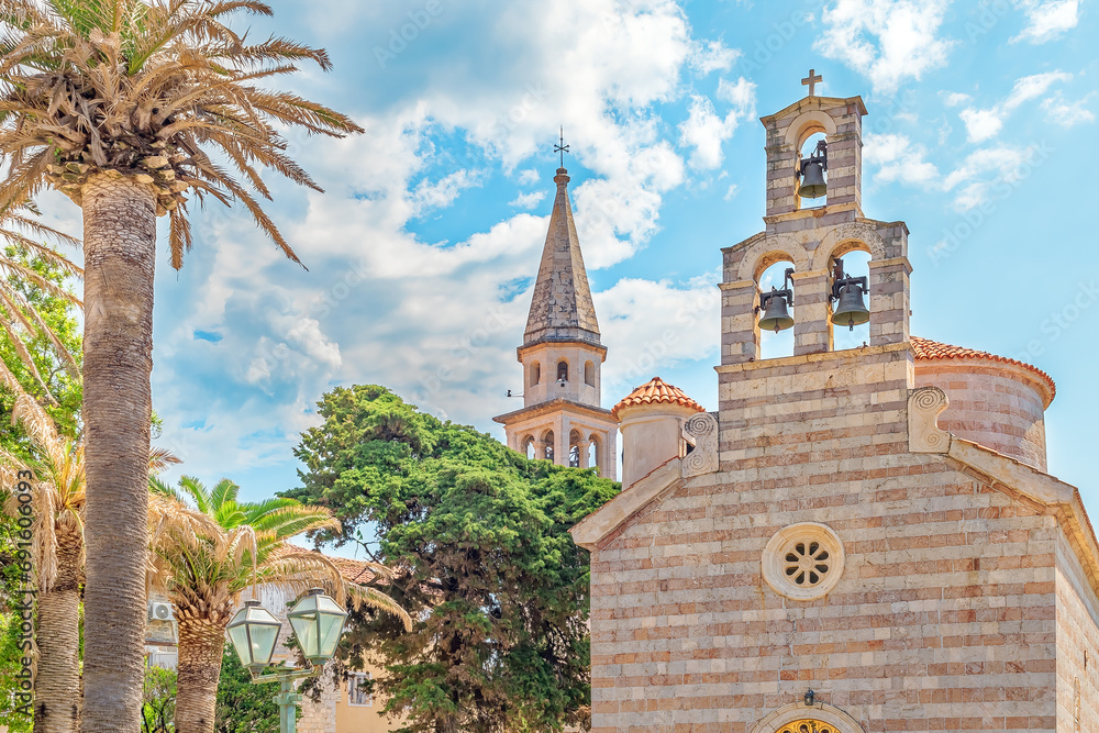 Φωτογραφία Holy Trinity Church and The Church of Sveti Ivan in the Old Town of Budva, Montenegro