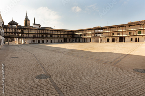 Paisaje de la plaza mayor de Tembleque, Toledo. photo