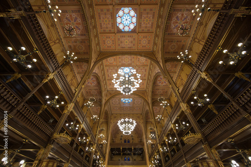 Photography Budapest, Hungary - December 7, 2023: interior wide angle view of Dohány Street Synagogue utcai Zsinagóga architecture