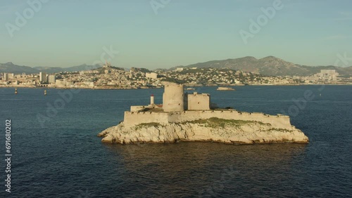 Vue aérienne du château d'If à proximité de Marseille photo