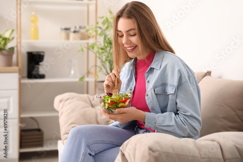 Young woman with bowl of ve...