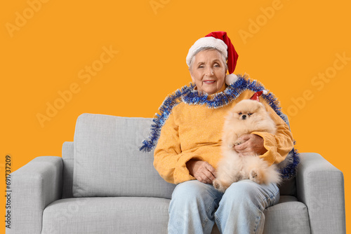 Senior woman in Santa hat w...