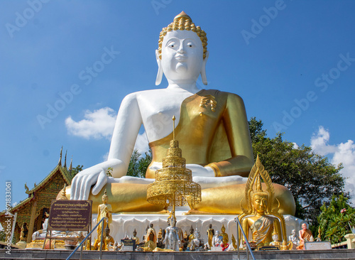 Wat Doi Kham Thailand © Neil Aronson