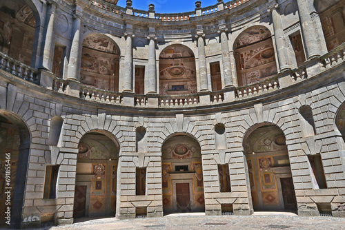  Caprarola, la corte interna di Palazzo Farnese, Tuscia di Viterbo - Lazio