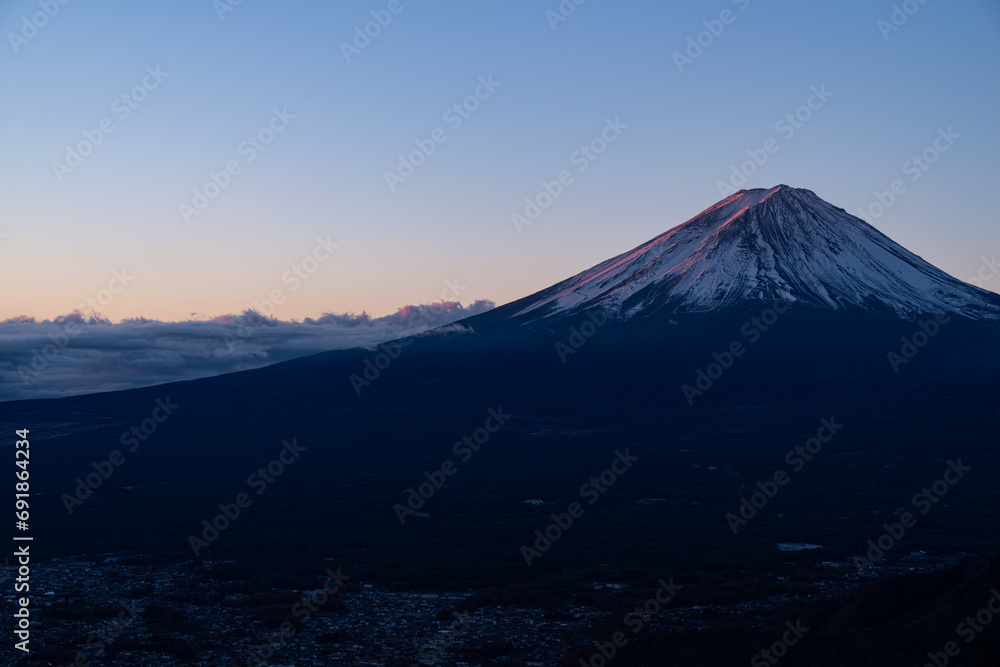 夜明けの富士山　山梨県