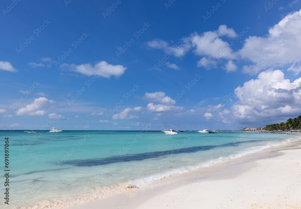 Mexico, Cancun, Isla Mujeres, Playa Norte beach with palms trees and sand waiting for tourists