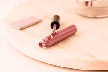 Wandcirkels Pantone 2024 Peach Fuzz Make-up producten in perziktinten  © 7707601