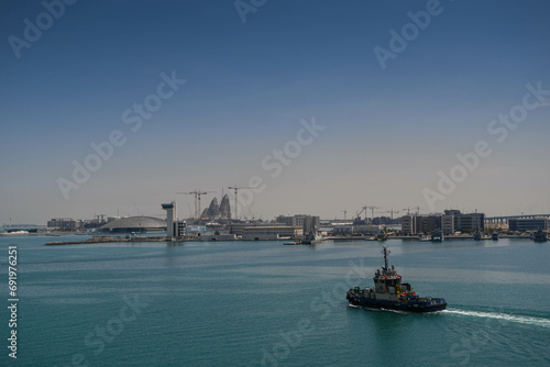 Louvre Abu Dhabi im Hafen von Abu Dhabi photo