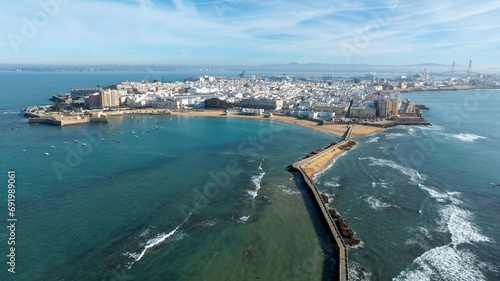 vistas aérea de la hermosa ciudad de Cádiz en el sur de España, Andalucía	 photo