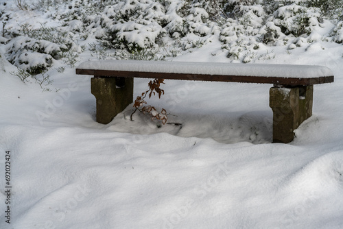 Wallpaper Mural verschneite Bank mit viel Schnee Torontodigital.ca