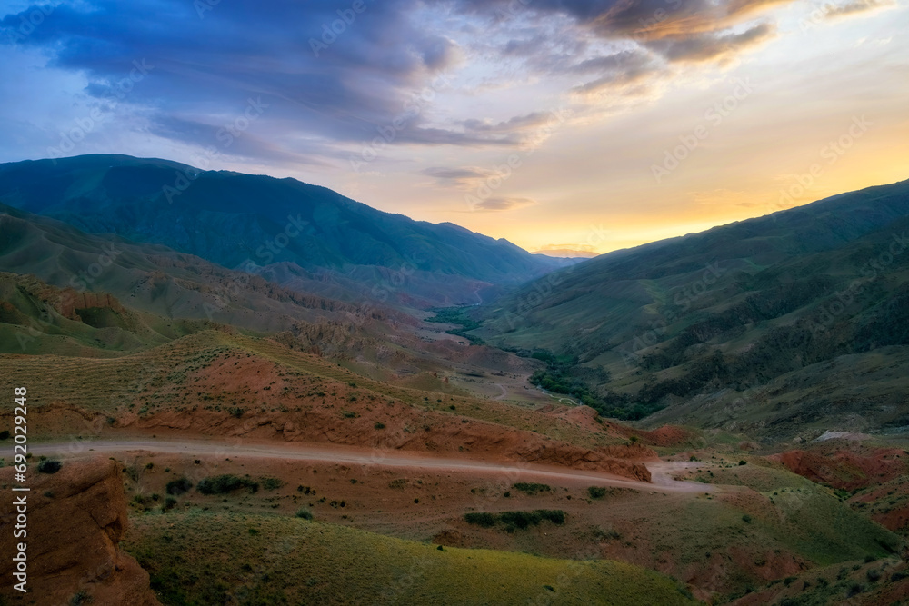 Φωτογραφία Panorama Tract Zhaman uy in mountains of Kazakhstan on platey Assy